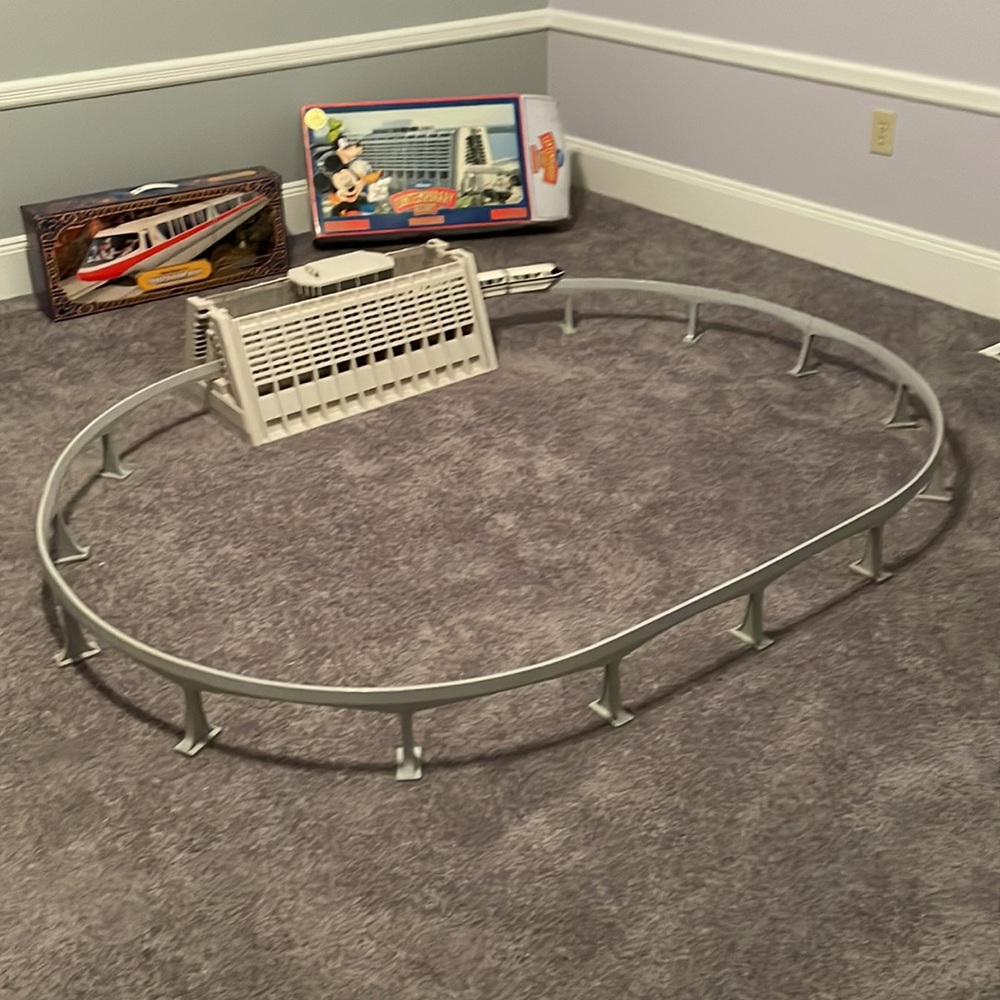 Walt Disney World Monorail set  in box  and Contemporary Resort set in box